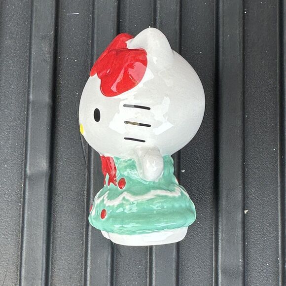 Hello Kitty Christmas Ceramic Salt and Pepper Shakers Sanrio New! Rare 2023 - Picture 8 of 15
